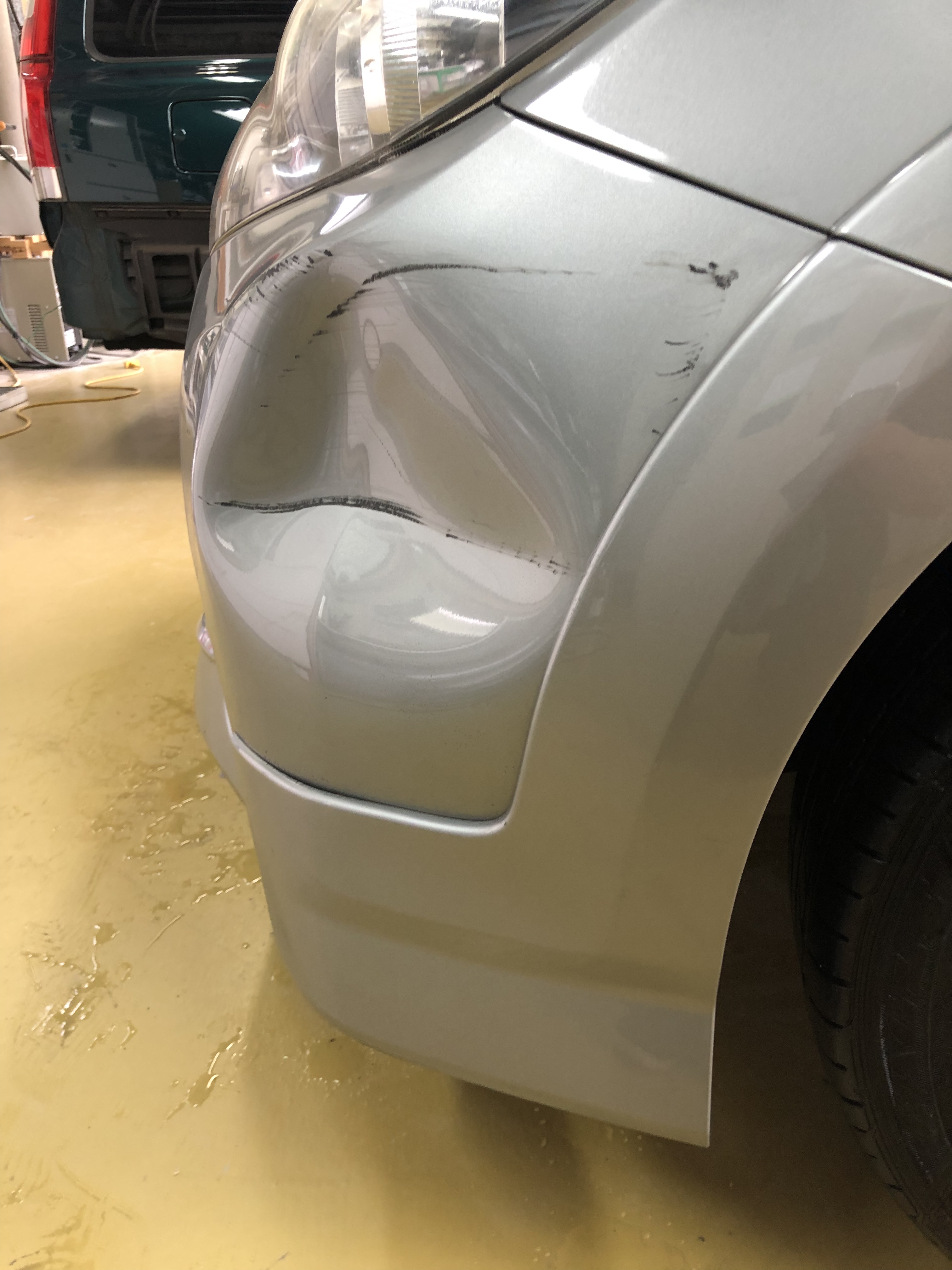 トヨタ ウィッシュ フロントバンパー修理 有限会社小池自動車板金工業所