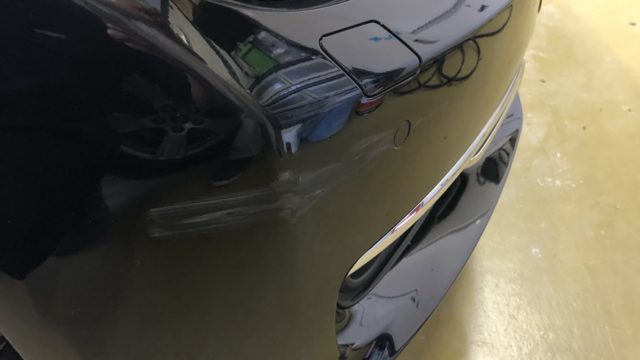 BMW 320i フロントバンパー修理