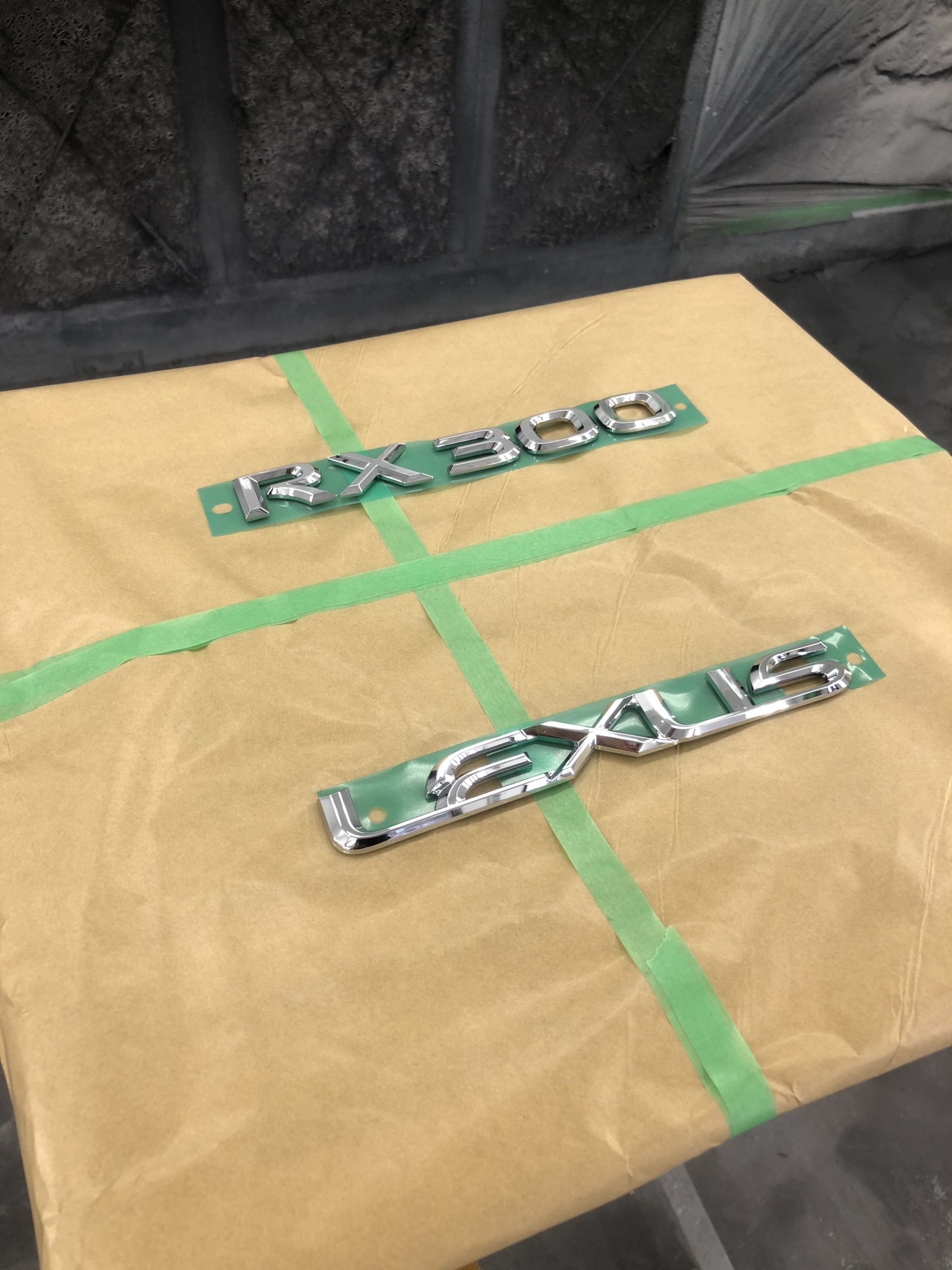 レクサスrx エンブレム塗装 有限会社小池自動車板金工業所