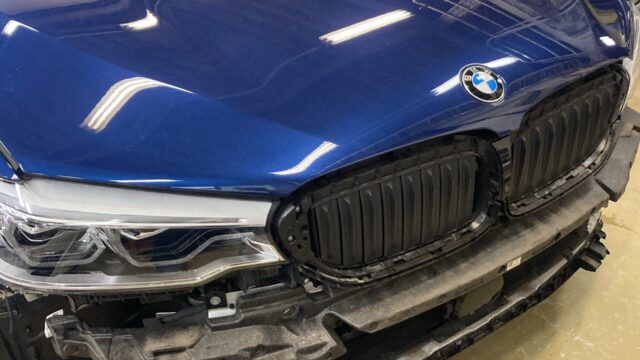 [見積書付き] BMW 530i フロントバンパー修理