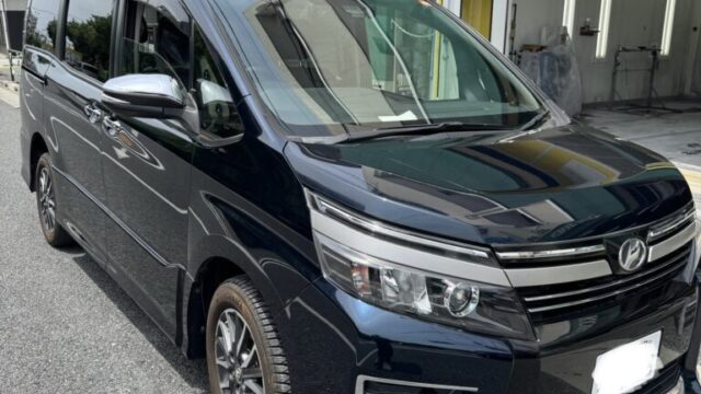 トヨタ　ヴォクシー　ルーフ劣化
