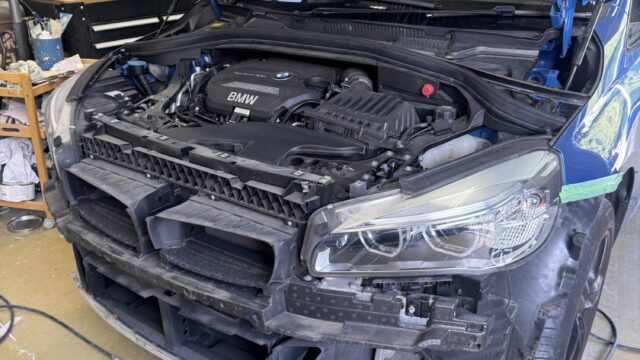 BMW 218i フロントバンパー修理