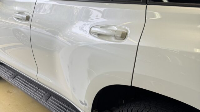 トヨタ　ランドクルーザープラド　リアドア修理